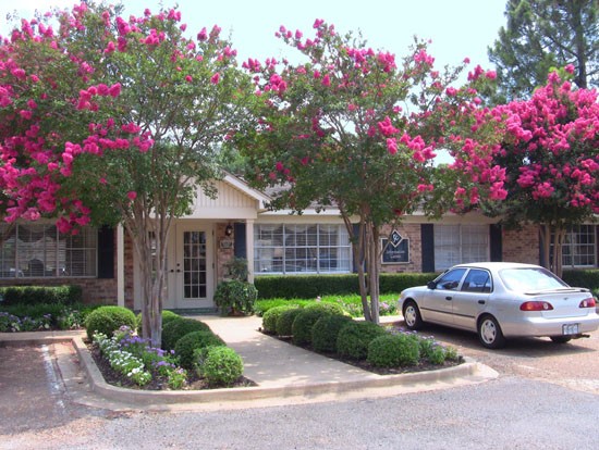 Colonial Plaza Apartments